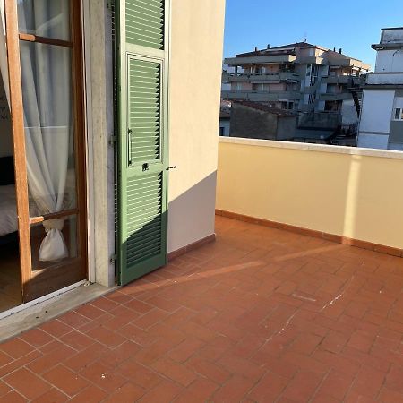 Accogliente Camera Singola Con Balcone A 500 Mt Dal Mare Марина ди Карара Екстериор снимка