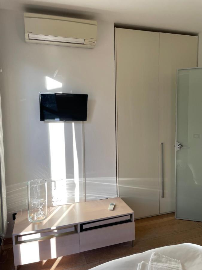 Accogliente Camera Singola Con Balcone A 500 Mt Dal Mare Марина ди Карара Екстериор снимка