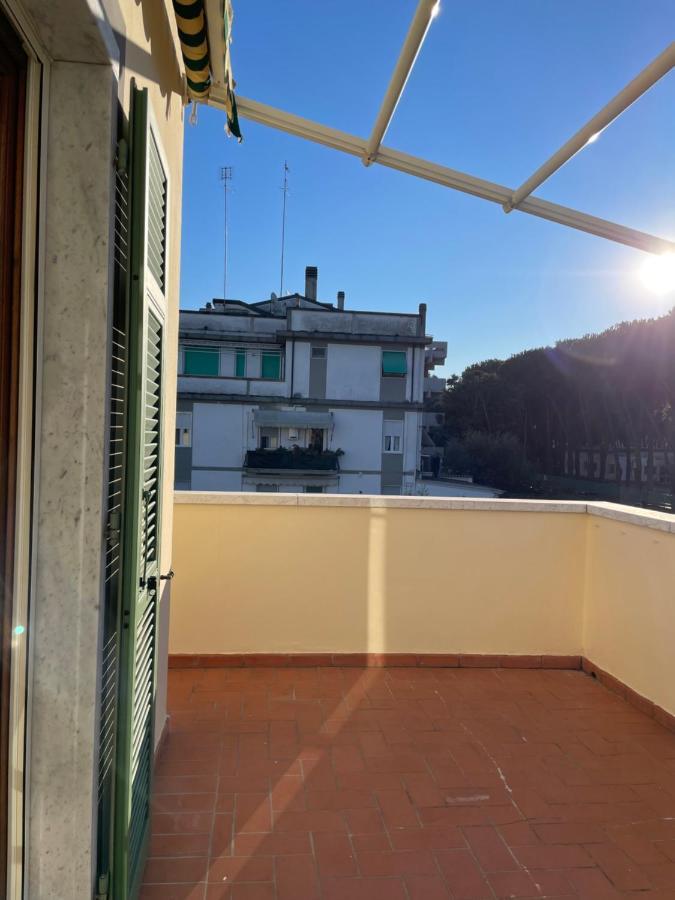 Accogliente Camera Singola Con Balcone A 500 Mt Dal Mare Марина ди Карара Екстериор снимка