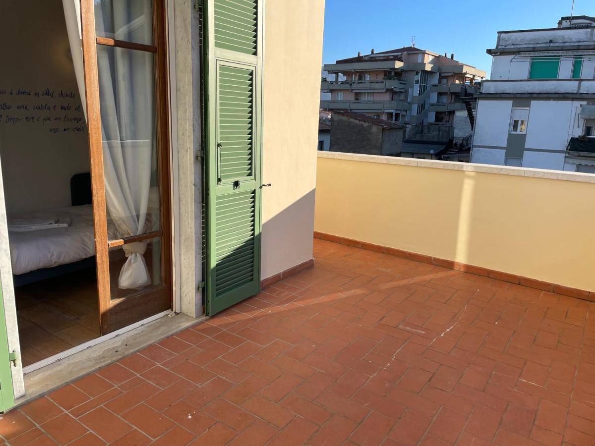 Accogliente Camera Singola Con Balcone A 500 Mt Dal Mare Марина ди Карара Екстериор снимка